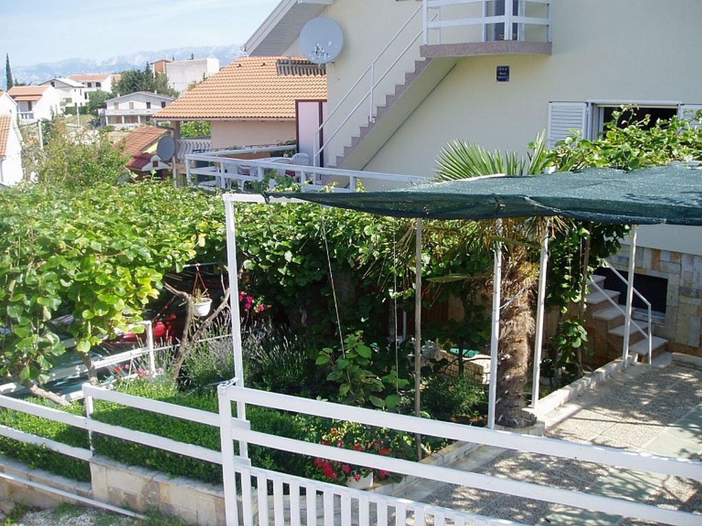 Kiwi Apartments Gornji Karin Esterno foto