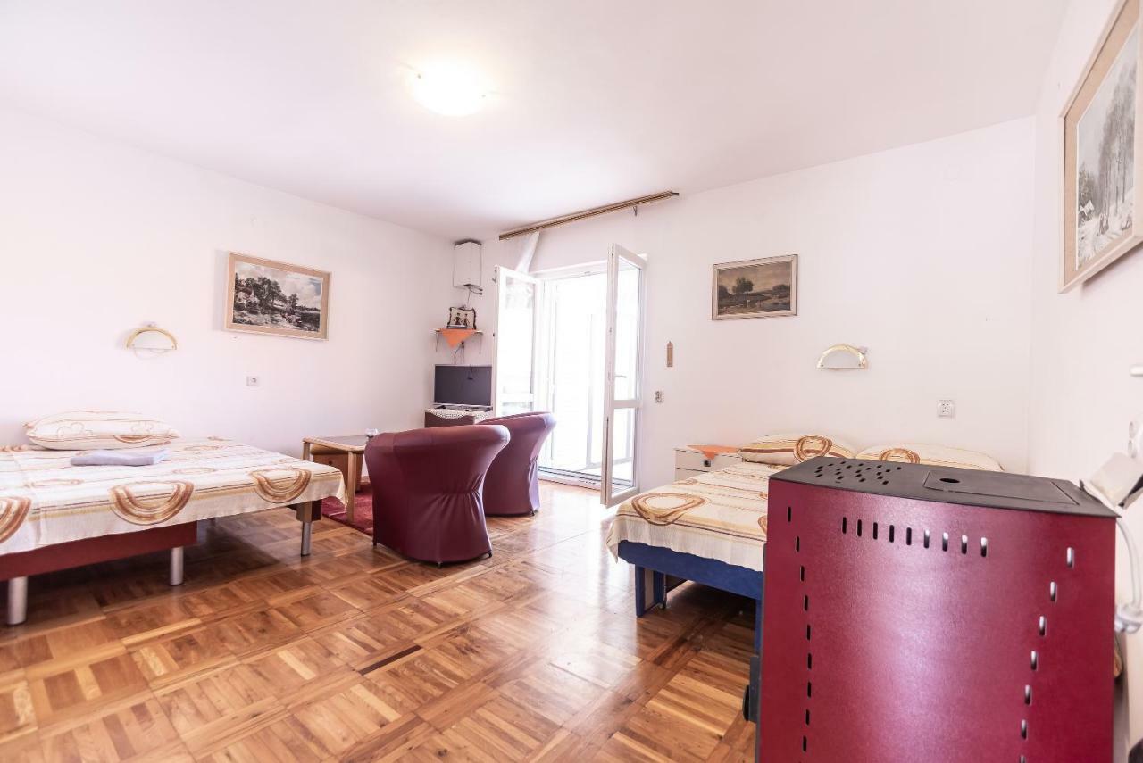 Kiwi Apartments Gornji Karin Esterno foto