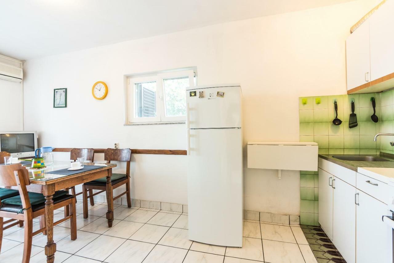 Kiwi Apartments Gornji Karin Esterno foto