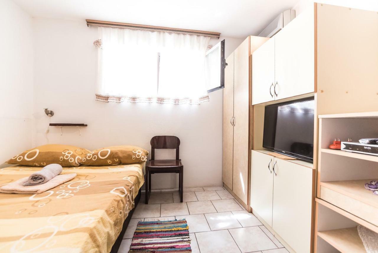 Kiwi Apartments Gornji Karin Esterno foto